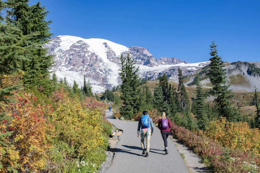 Fjords sauvages, sommets enneigés, forêts pluviales et villes tournées vers l'innovation... l'État de Washington offre l'un des visages les plus contrastés du nord-ouest des États-Unis. De Seattle aux parcs nationaux, voici 10 idées pour savoir que faire dans l'État de Washington USA et préparer son voyage.