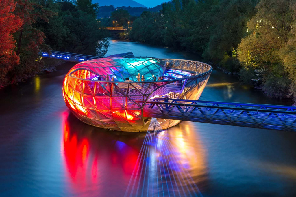 Oubliez Vienne : c’est à Graz que vibre aujourd’hui l’Autriche créative. La ville à taille humaine mêle héritage Renaissance, énergie étudiante, design et scène nocturne alternative.