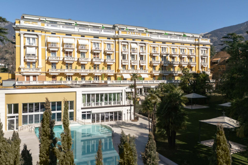 Zidane, Monica Bellucci, les Beckham, François Pinault… Palace Merano est le secret bien gardé des grands de ce monde pour rester en forme. Normal : l’hôtel de luxe en Italie est l’un des plus pointus (et discrets) en matière de cures détox. J’ai testé la cure Revital pendant une semaine. Spoiler : mon corps s’en souvient encore.