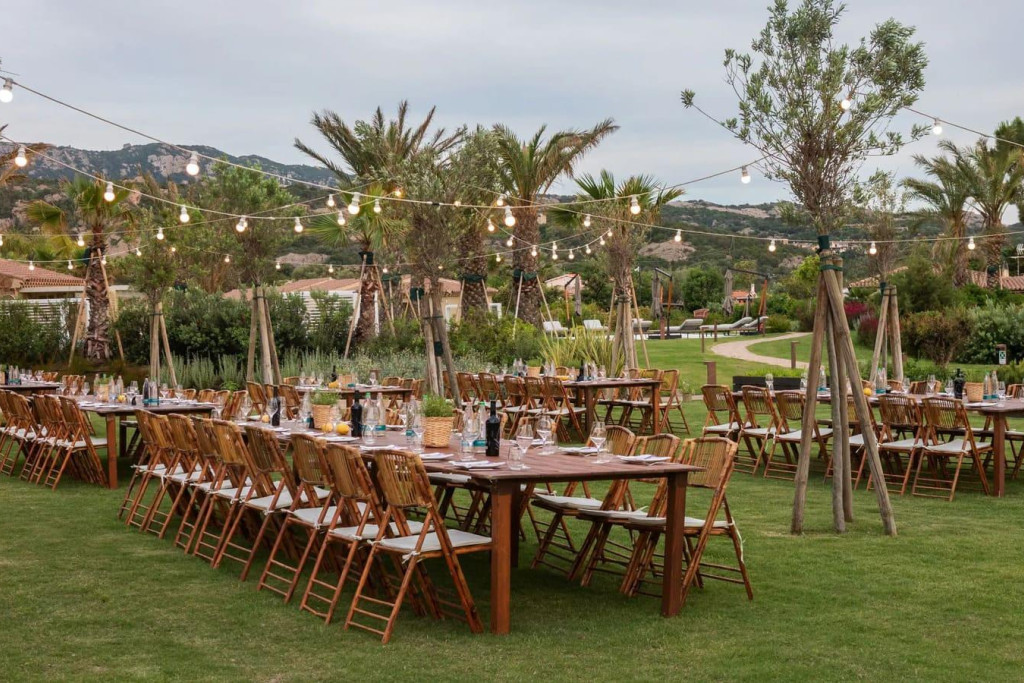 La première question qu'on se pose quand on organise son mariage est souvent celle du lieu. Trouver un endroit qui rassemble tout le monde, héberger les invités, enchaîner cérémonie, cocktail et dîner sans avoir à déplacer cent personnes d'un bout à l'autre de la ville… De Majorque à la Sardaigne en passant par la Côte d’Azur, voici cinq hôtels capables de porter une célébration de A à Z, et transformer votre mariage en véritable expérience de voyage.