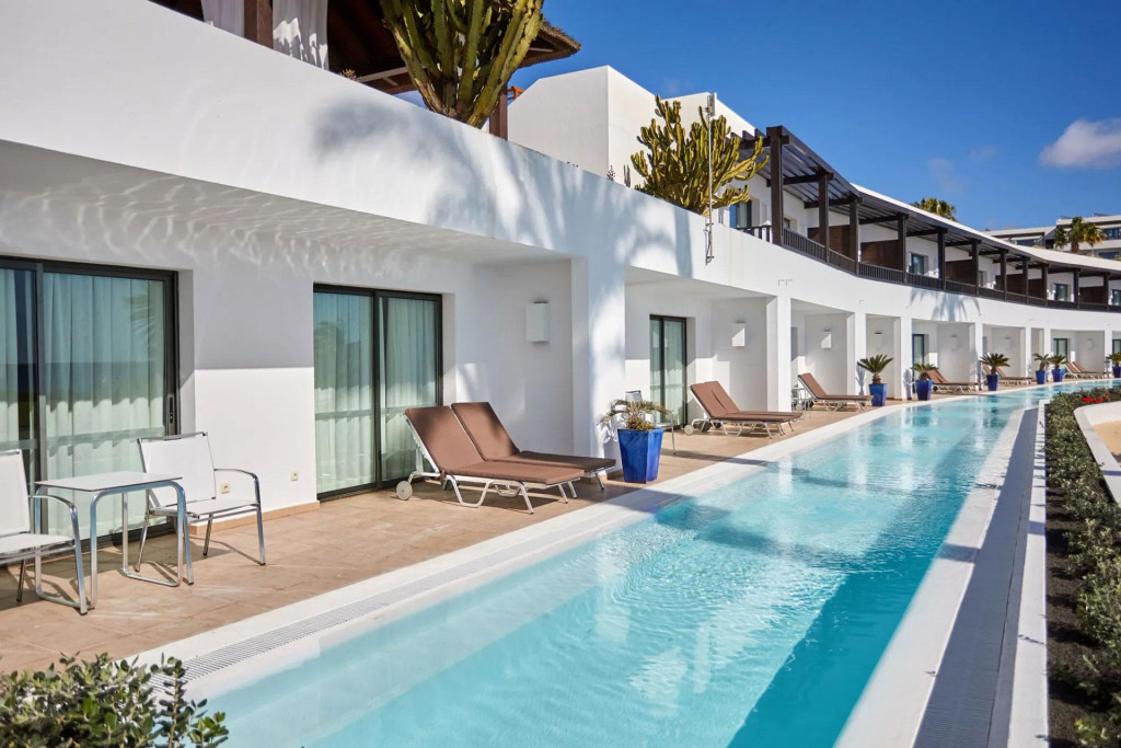 Les options pour se loger à Lanzarote ne manquent pas, pour le meilleur et pour le pire. Voici nos pépites : les hôtels 4 et 5 étoiles, de charme ou de luxe, qu’on aime. Les meilleurs hôtels à Lanzarote.


