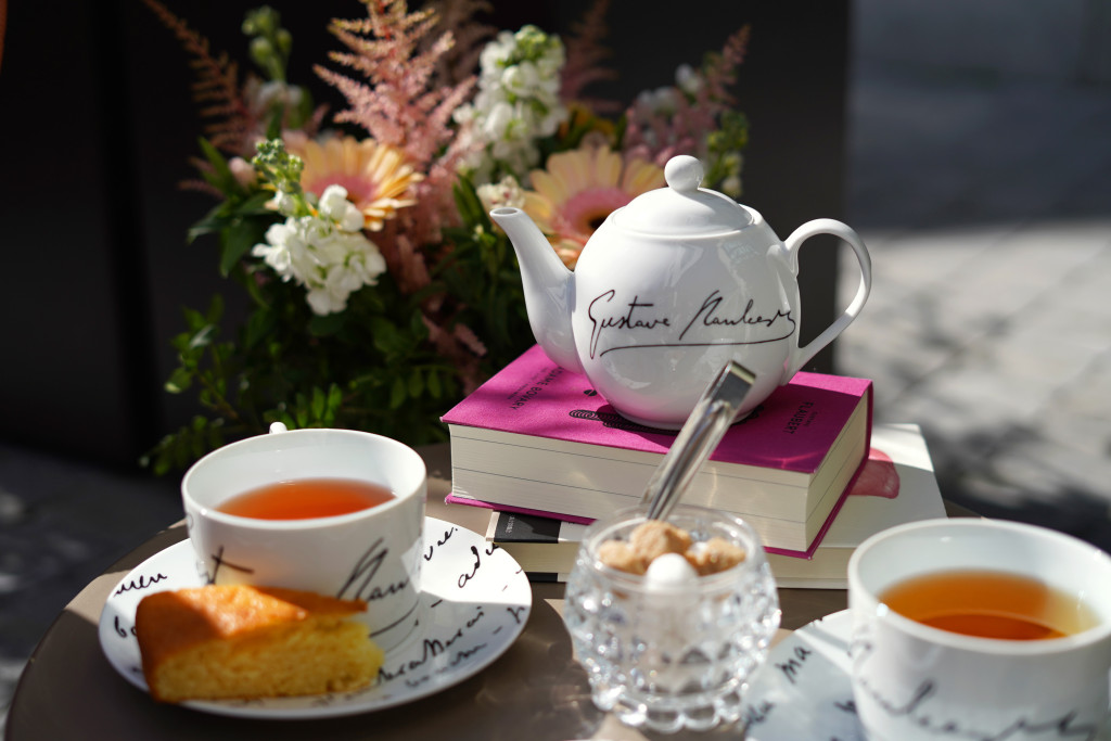 Dans une ambiance cosy et chaleureuse, les Hôtels Littéraires nous embarquent dans une pause gourmande aussi douce que raffinée. Une offre de tea time à mille lieues de la tendance actuelle qui plonge les épicuriens dans une expérience envoûtante.