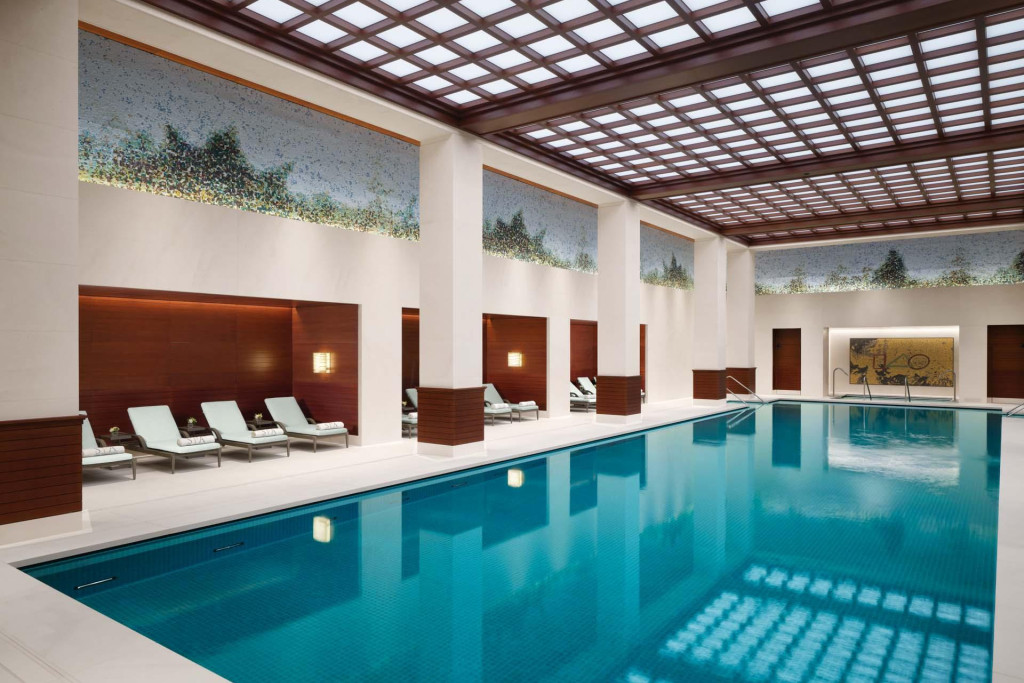 Londres regorge de spas d’hôtels luxueux, offrant des expériences de bien-être uniques au cœur de la ville. Que ce soit pour une pause détente ou un soin revitalisant, ces sanctuaires de relaxation allient cadre élégant et traitements innovants. Voici une sélection des plus beaux hôtels spa à Londres.