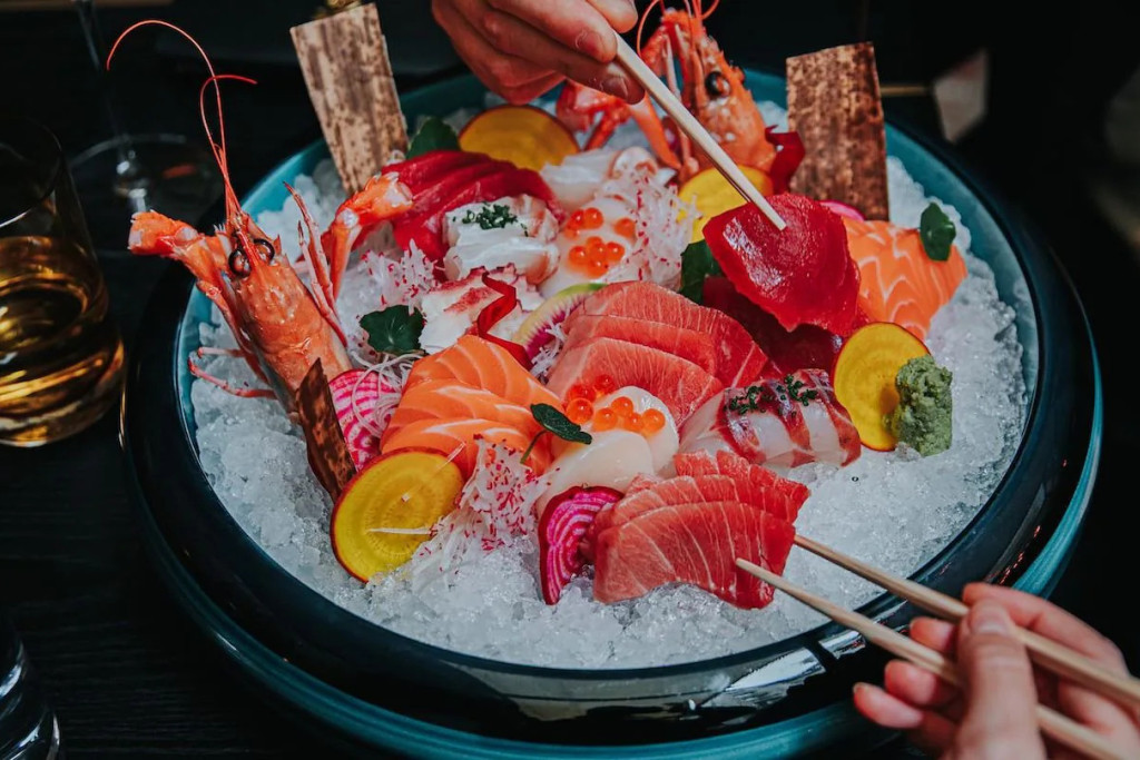 Où trouver les meilleurs sushis de Paris ? Ce met japonais délicat qui nécessite une fraîcheur parfaite se déguste en mode haut de gamme dans plusieurs adresses de la capitale. 