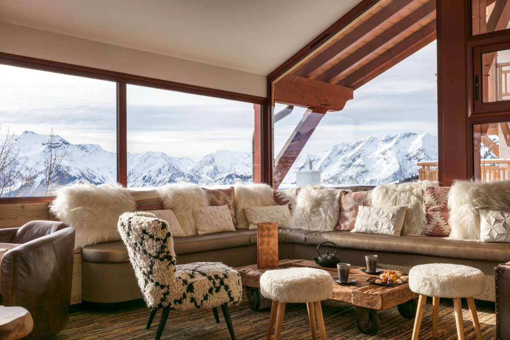 Découvrez notre sélection des cinq hôtels ski pour un séjour à la montagne, de l’Alpe d’Huez à Méribel en passant par Val Thorens, parmi les plus beaux hôtels 5 étoiles de grandes stations.