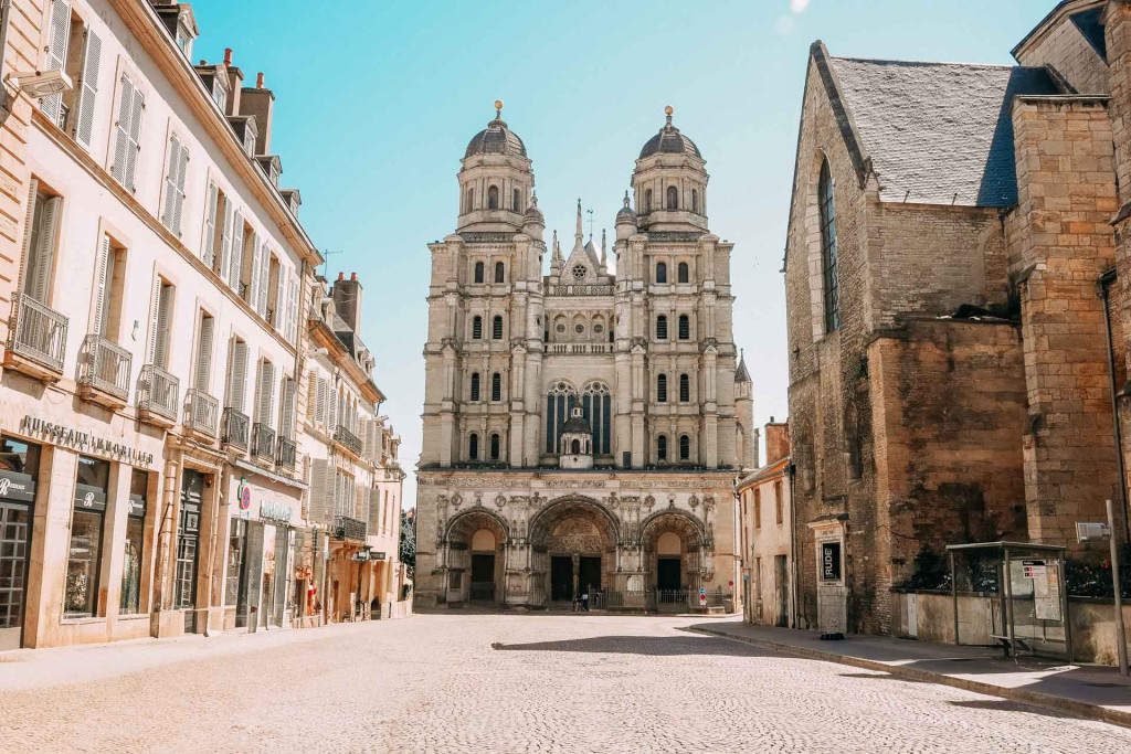 De Lille à Dijon, en passant par Bordeaux ou La Ciotat, voici nos idées de city breaks en France pour profiter de l’automne : grandes expositions, rendez-vous gourmands, patrimoine et escapades au grand air.