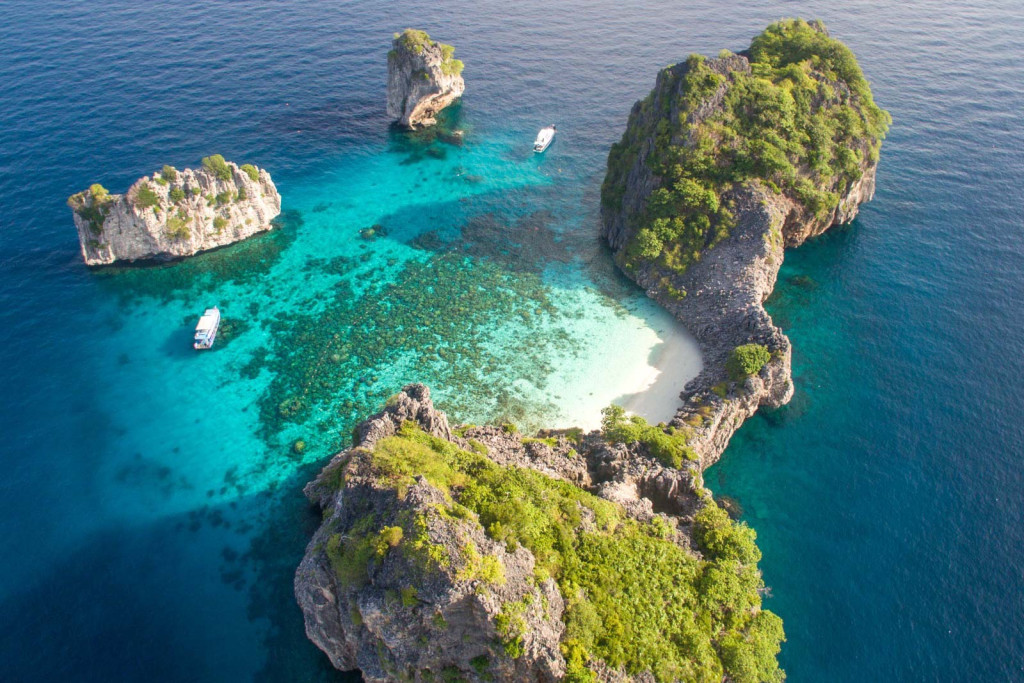 L’île des aventuriers abrite un trésor caché : le Pimalai Resort & Spa, lové au sein d’une forêt tropicale de quarante hectares. Nous y avons séjourné quelques jours délicieux au début de l’hiver, loin de la folie du monde pour renouer avec une quiétude salutaire.
