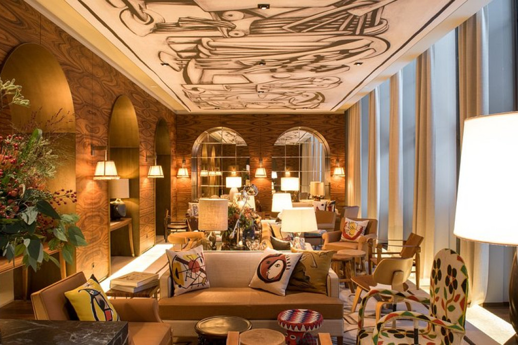 Trouver un bel hôtel à Paris n’est pas tâche ardue. Dénicher une adresse avec du caractère où parents et enfants ne sont pas condamnés à dormir les uns sur les autres l’est nettement moins. Chambres communicantes, suites familiales, piscine, vue sur la tour Eiffel et emplacement permettant de parcourir Paris à pied : voici cinq boutique-hôtels pour séjourner à Paris en famille en toute sérénité.