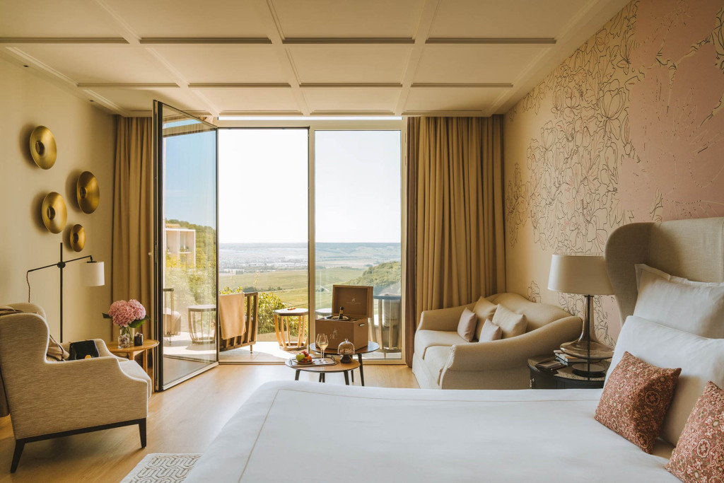 Focus cette semaine sur le Club Yonder, notre conciergerie dédiée à la réservation d’hôtels 5 étoiles, hôtels de luxe et palaces avec Cyril Defont, le directeur du Club Yonder.