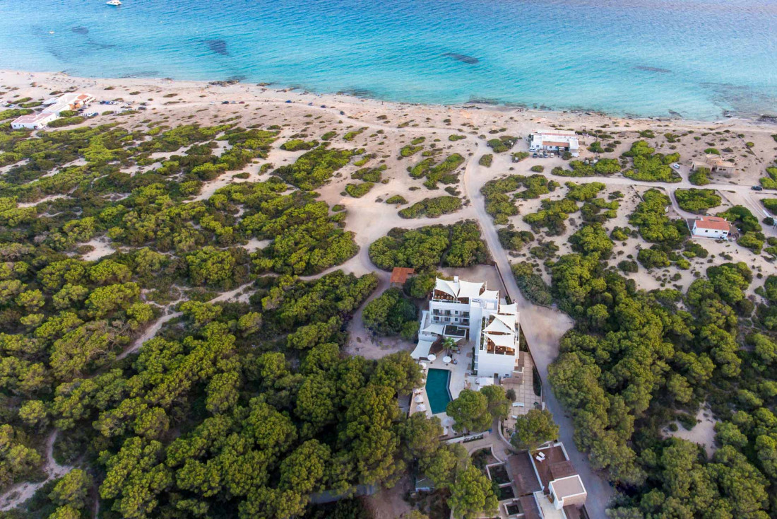 Le boutique-hôtel Teranka, sur la plage de Migjorn au sud-est de Formentera © DR