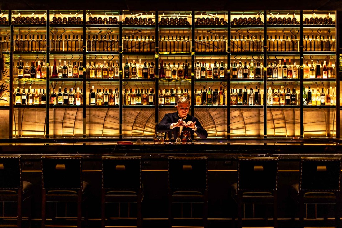 La bar propose une carte experte de cocktails dans une ambiance feutrée © Benoît Linero