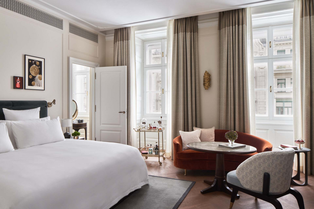Une Deluxe Junior Suite au Rosewood Vienna, nouvel hôtel 5 étoiles dans le centre historique de la capitale autrichienne © DR