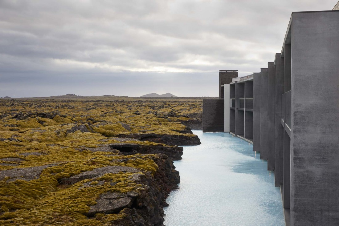 L'hôtel dessiné par Basalt Architecture est inspiré par les champs de lave alentours © The Retreat at Blue Lagoon