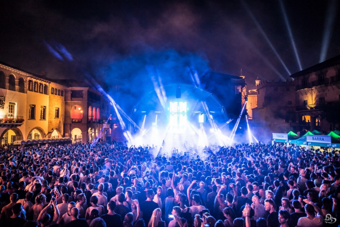 La Plaza Mayor du Poble Espanyol, l'un des lieux majeurs des fêtes du festival IR BCN | © GBK.Photos