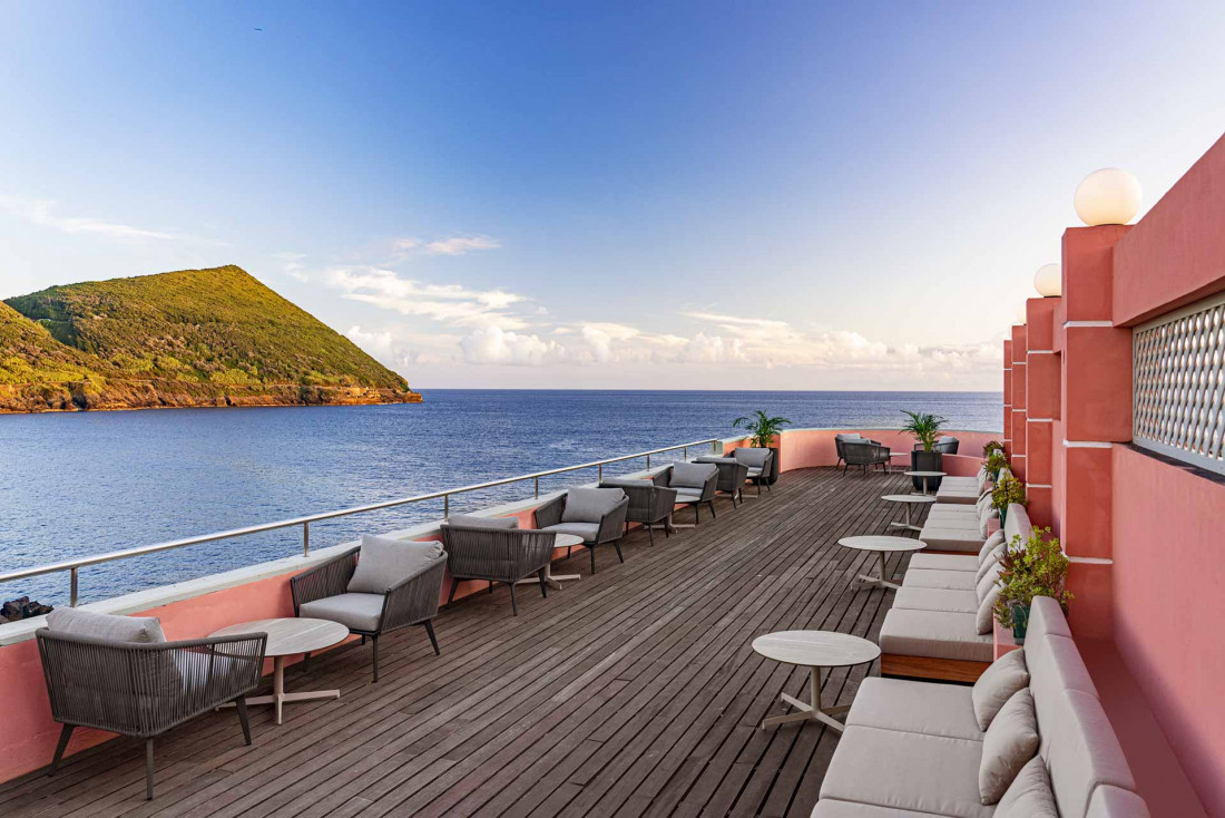 Vue sur l'Atlantique et le Mont Brasil au Terceira Mar, dans la ville UNESCO Angra do Heroísmo © Terceira Mar Hotel