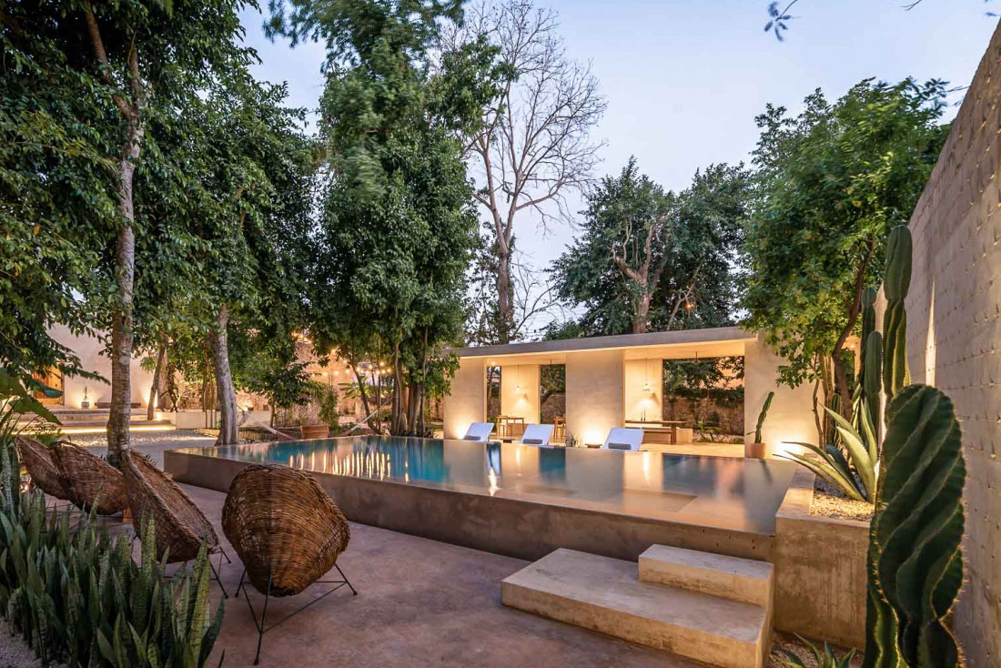 La piscine contemporaine de Casona Los Cedros fait le pendant au bâtiment colonial © Manolo R Solis