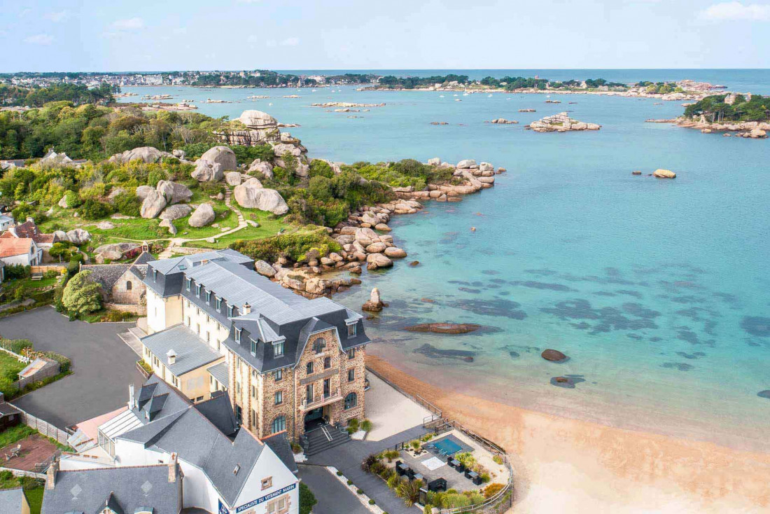 Sur la côte de granit rose, le Castel Beau Site se trouve en bordure de Perros-Guirec © Wanderlust lab