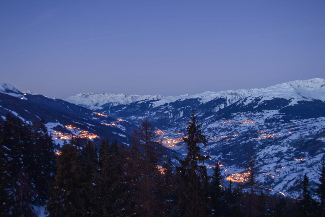 Vue sur la vallée de la Tarentaise depuis Arc 1800 à l'aube © YONDER.fr/PG