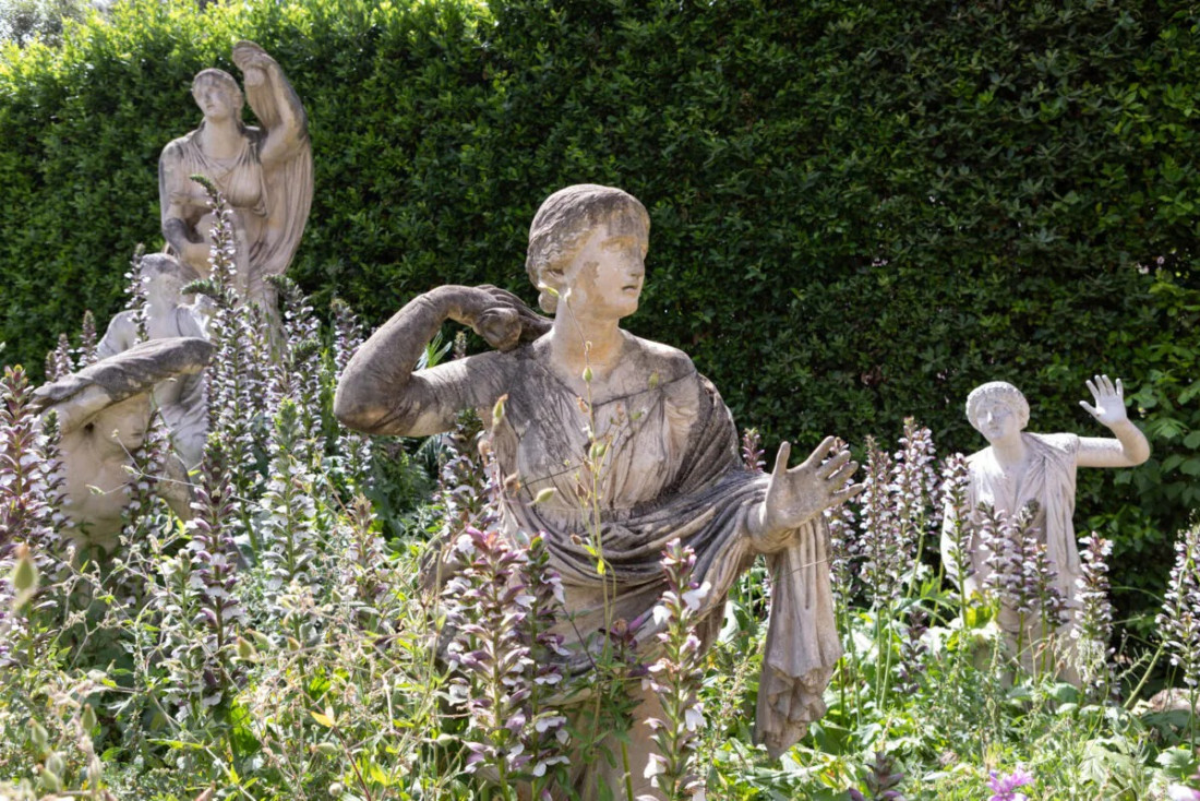 Jardins historiques de la Villa Médicis avec sculptures © Daniele Molajoli
