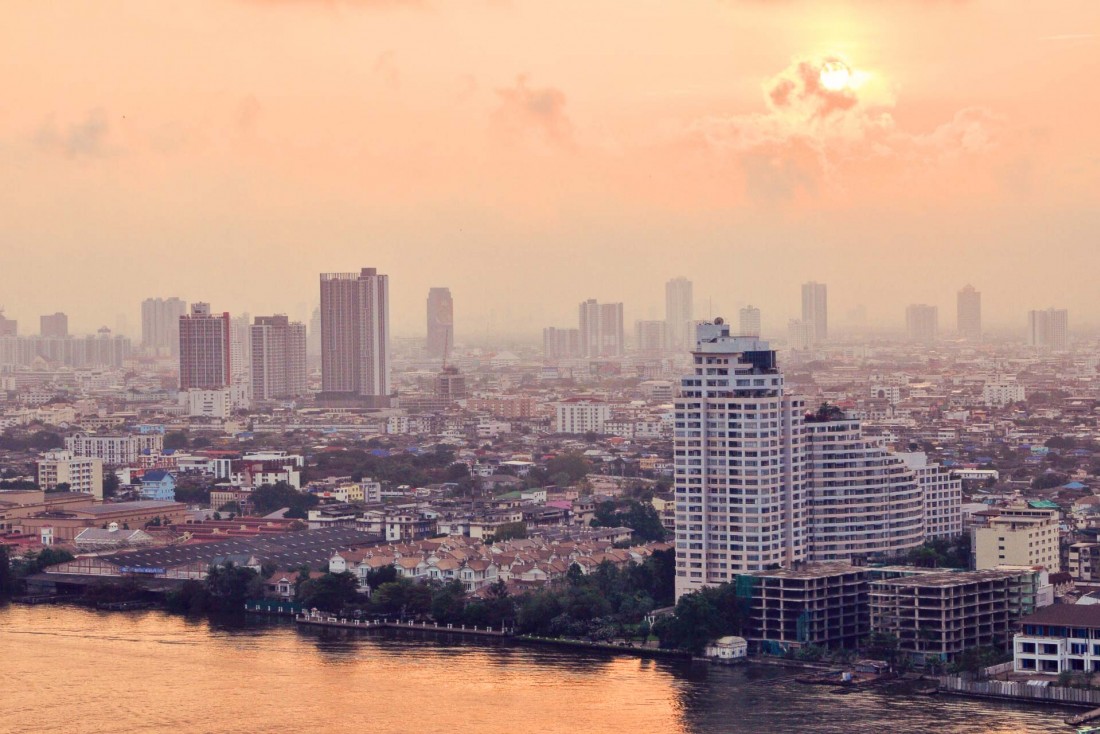 Lever de soleil sur Bangkok depuis l’AVANI Riverside Bangkok Resort © Constance Lugger