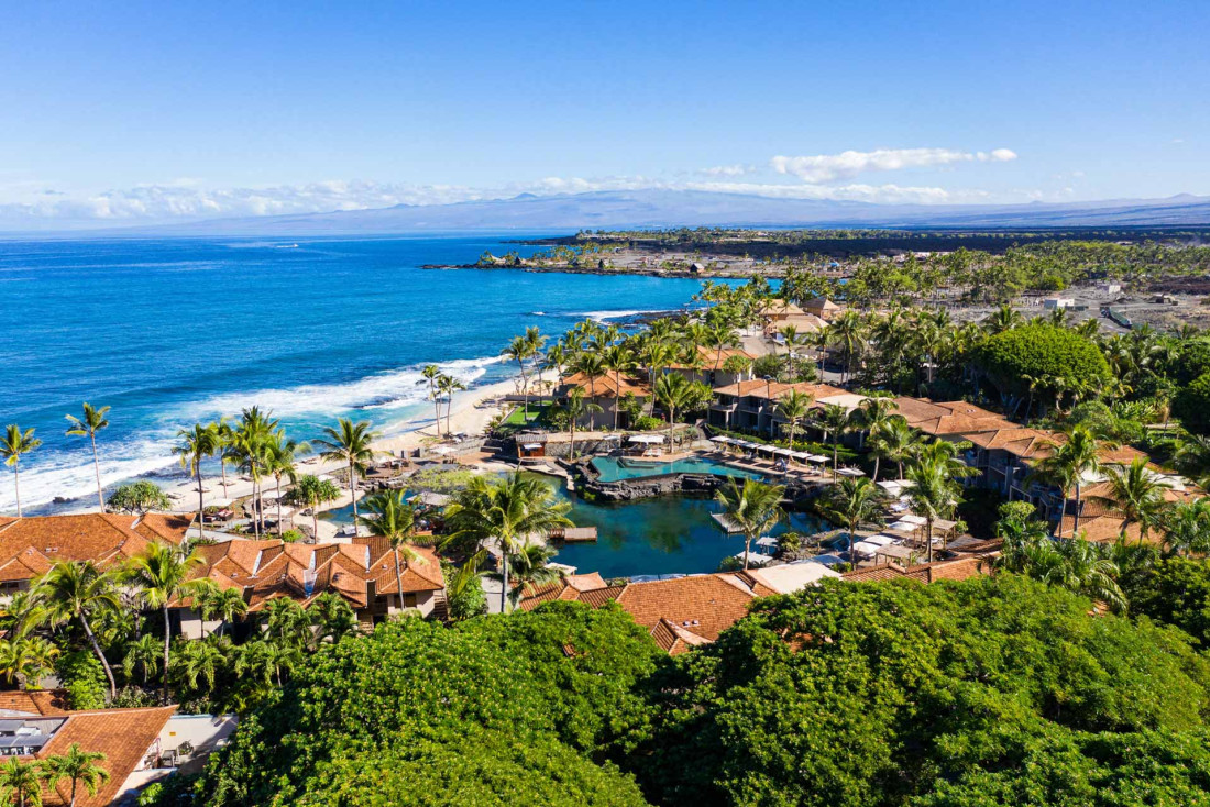 Hôtel à Hawaï au bord de la mer © Four Seasons