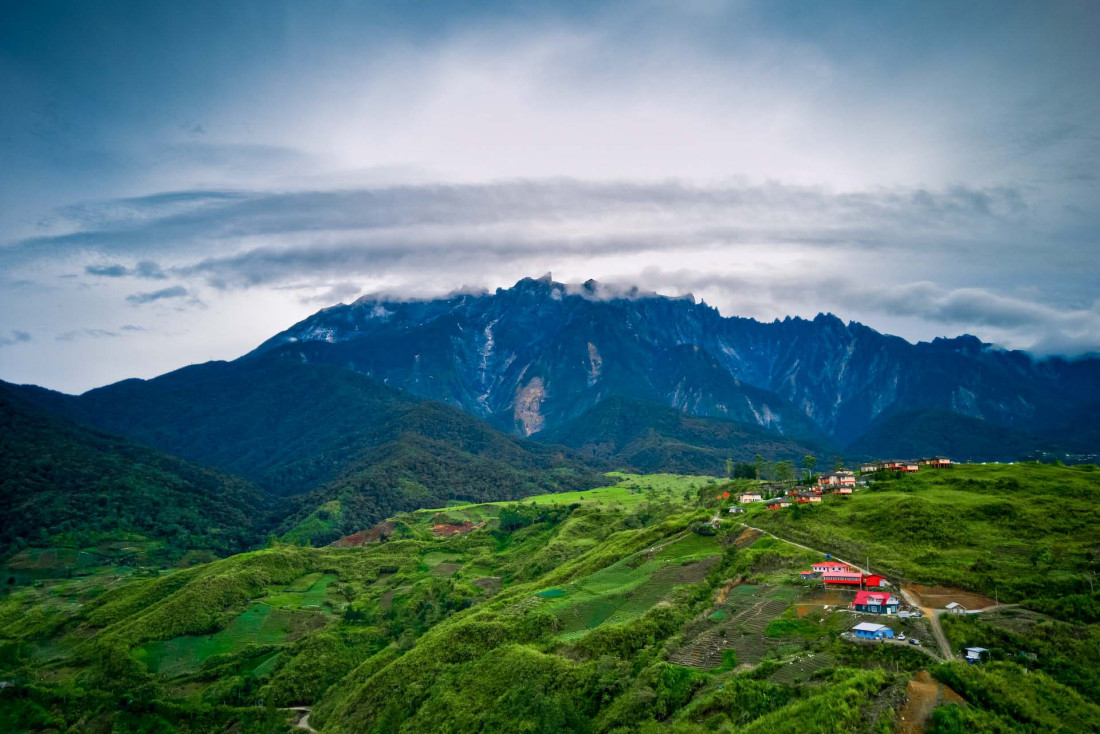 La petit village de Kundasang, au pied du plus haut sommet du pays, a des airs alpins © Ryan O'Niel
