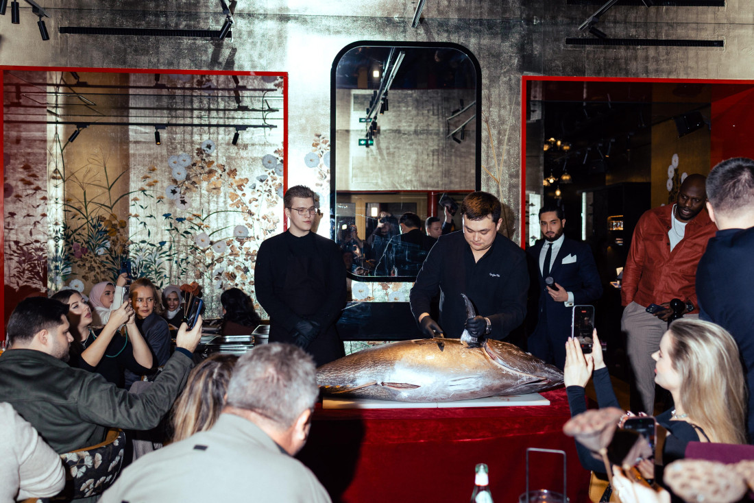 La cérémonie de la découpe du thon chez Uni, restaurant japonais parisien © Cyrielle Giot