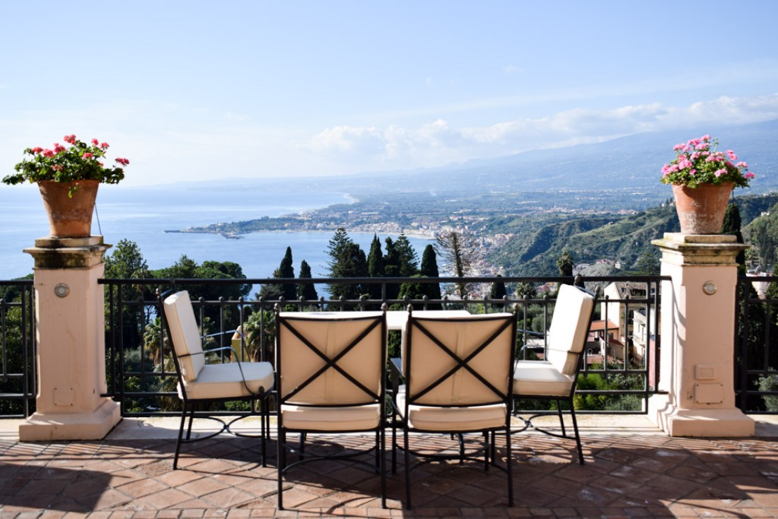 La terrasse avec vue panoramique du Belmond Grand Hotel Timeo a contribué à façonner la légende de l'hôtel © YONDER.fr