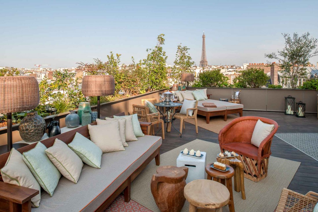 Au Brach, vue sur les toits de Paris depuis la terrasse de la Suite Suzanne © Guillaume de Laubier