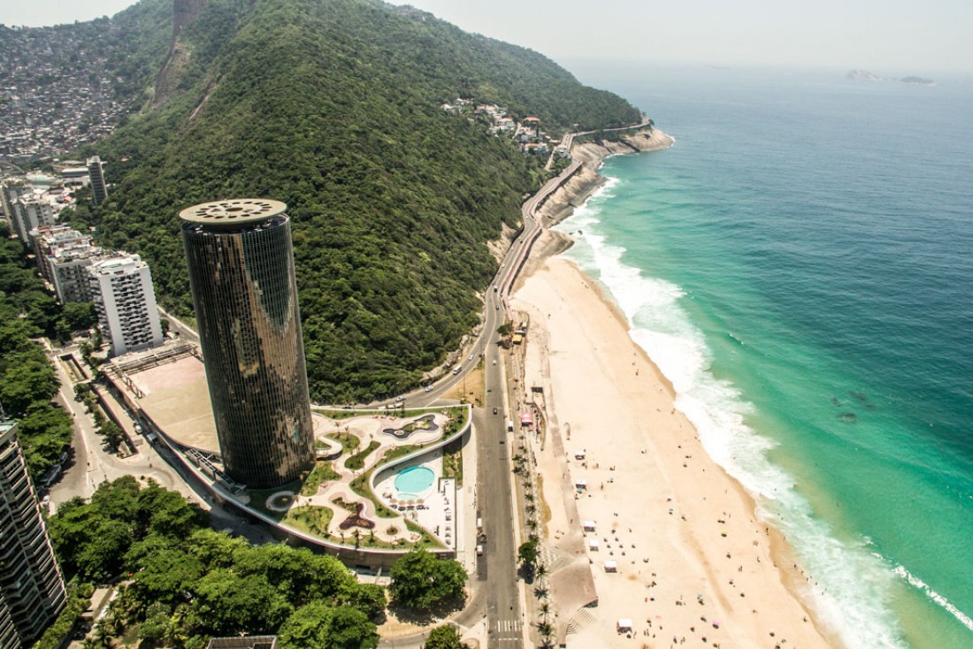 Vue aérienne du Gran Meliá Nacional Rio, face à la baie de São Conrado © Gran Meliá 