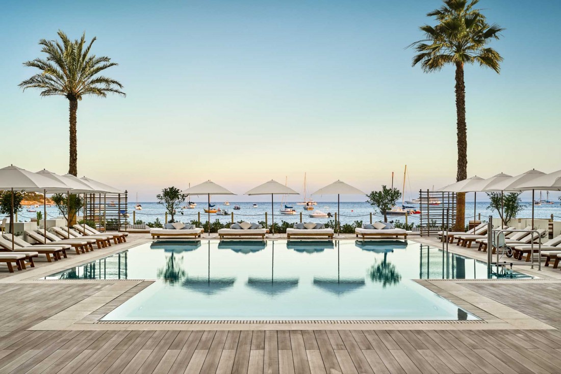 Le Nobu Hotel Ibiza Bay a ouvert ses portes sur l'Île Blanche le 30 juin dernier © Nobu Hotels