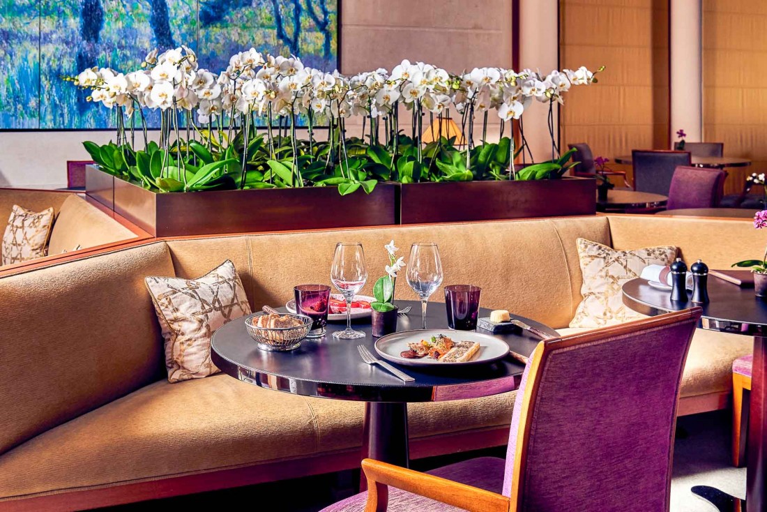 Le nouveau décor du SENS au Park Hyatt Paris : le restaurant a abandonné les nappes © Park Hyatt