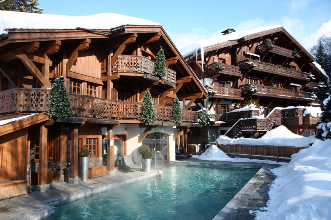 Le Chalet du Mont d'Arbois dispose d'une très agréable piscine extérieure chauffée © Domaine du Mont d'Arbois