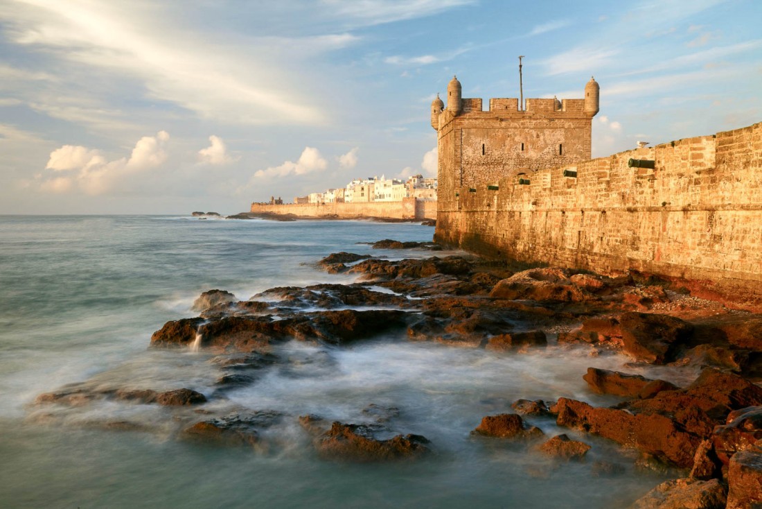 Vue sur la cité fortifiée et les remparts d'Essaouira au Maroc © DR