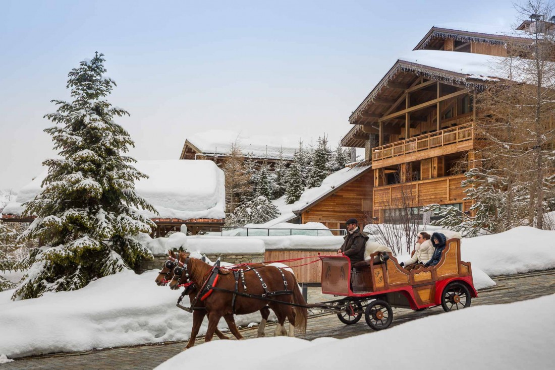 Les traditionnelles calèches de Megève se déplacent jusqu’au Four Seasons,sur les hauteurs du Mont d'Arbois © Four Seasons