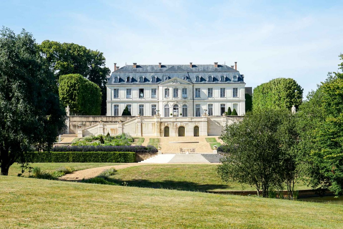 L'Hôtel Château du Grand-Lucé, ouvert depuis le début de l'été, vu côté parc © YONDER.fr