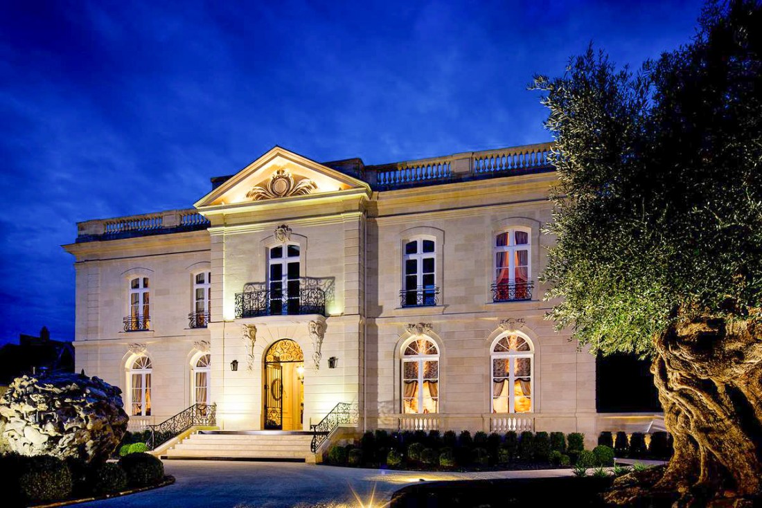 Bienvenue à la Grande Maison de Bernard Magrez, demeure en à l’architecture classique fin  XIXe, héritage fastueux du splendide patrimoine bordelais © La Grande Maison