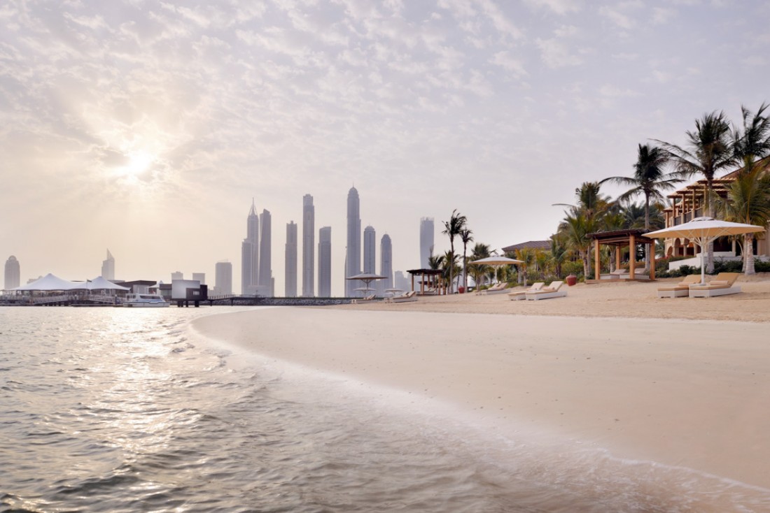 Plage privée et vues spectaculaires sur la skyline de Dubaï : le One&Only The Palm est la quintessence du resort urbain © One&Only