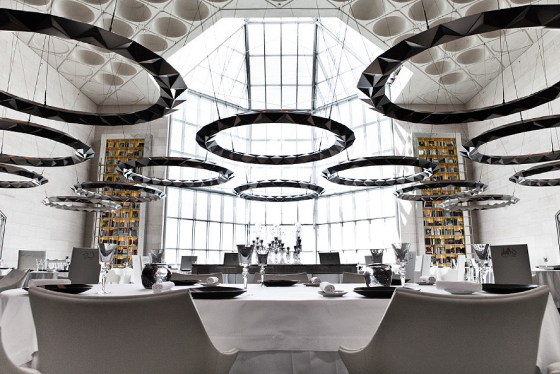 La splendide salle à manger d'IDAM, le restaurant gastronomique du Musée d'art islamique signé Alain Ducasse © Pierre Monetta