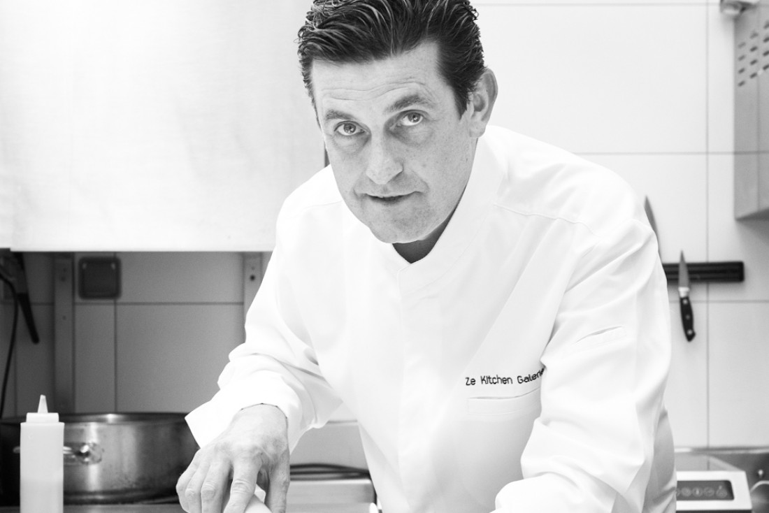 William Ledeuil en cuisine © Benjamin Schmuck