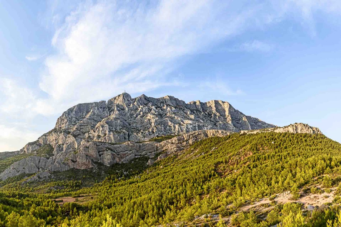 La montagne Sainte-Victoire, à l'est d'Aix-en-Provence © Travelview – stock.adobe.com