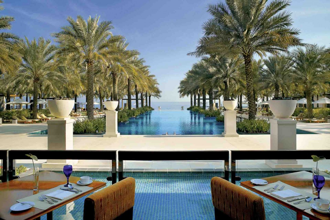 Le très luxueux Al Bustan Palace, A Ritz-Carlton Hotel a récemment rouvert ses portes après une rénovation d'envergure © DR