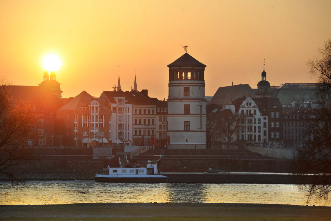 La vieille ville depuis le Rhin © Düsseldorf Tourismus – U. Otte