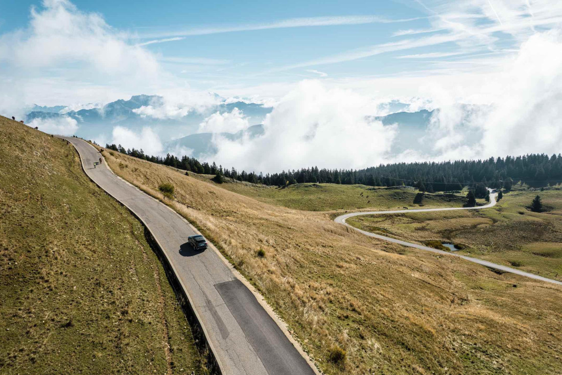 Sur les routes automnales du Grand Tour Auvergne-Rhône-Alpes © B. Becker/Auvergne-Rhône-Alpes Tourisme
