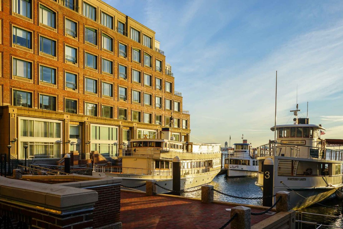 Le long du Boston Harborwalk, alors que le soleil se lève © YONDER.fr