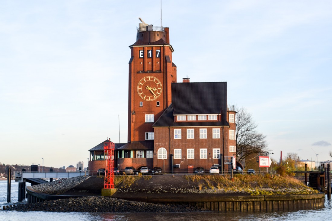 Il faut naviguer sur l'Elbe pour comprendre à quel point Hambourg est une grande cité maritime © YONDER.fr