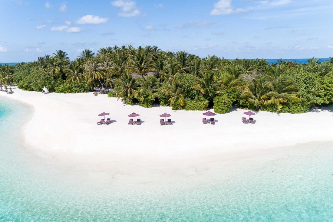 Naladhu Private Island Maldives - Vue sur la plage de sable blanc © DR