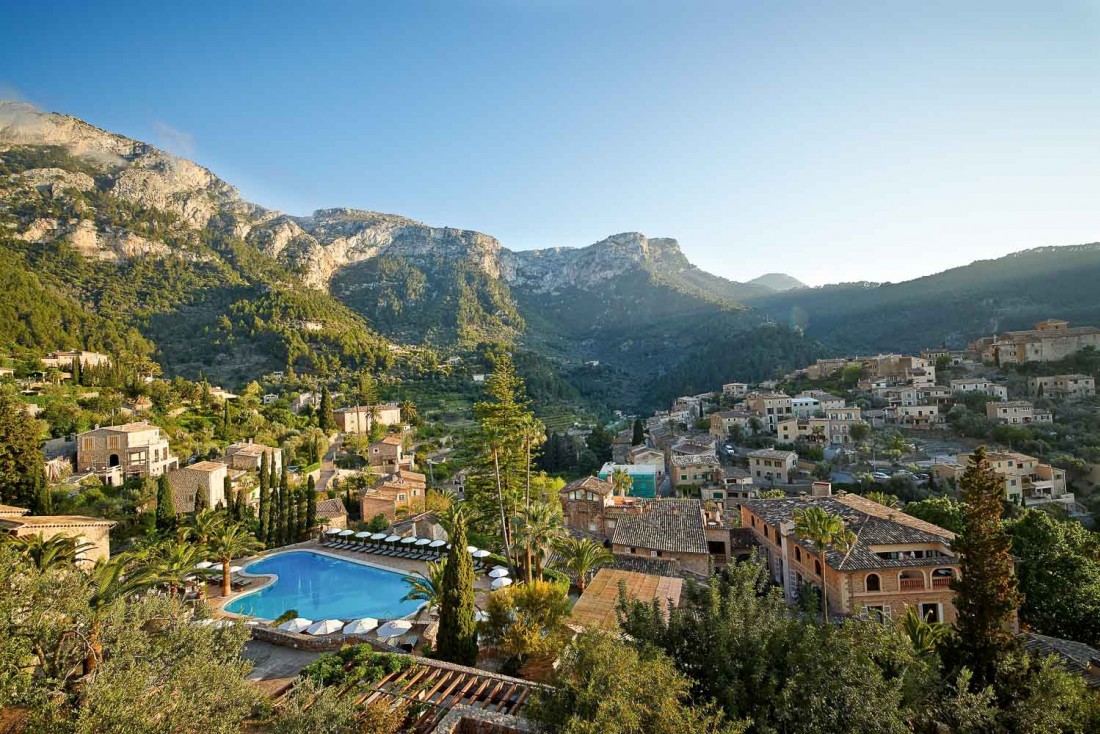 L'hôtel est à flanc de colline dans le charmant village de Deià, sur la côte ouest de Majorque © Belmond