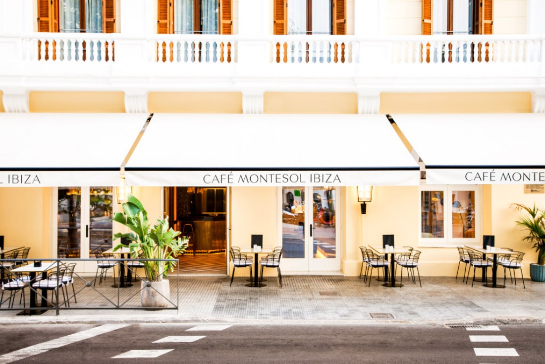 Au coin du Paseo de Vara de Rey, le Café Montesol occupe une situation stratégique au coeur du centre ancien d'Ibiza © Gran Hotel Montesol