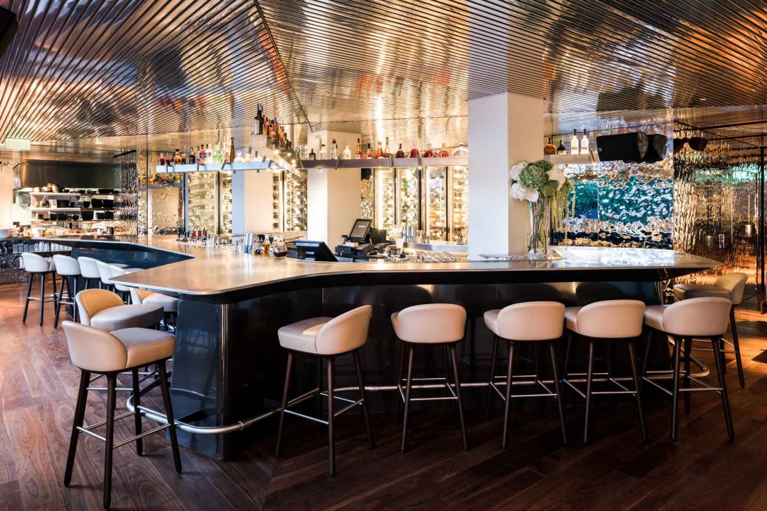 IZAKAYA Kitchen & Bar, dans l'enceinte du Sir Joan Hotel, est l'un des meilleurs nouveaux restaurants de l'île © Amit Geron